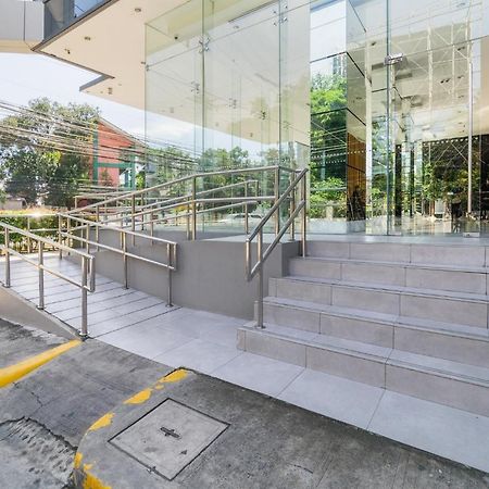 Free Netflix Condo Near It Park With 32-Inch Samsung Hdtv Cebu Buitenkant foto